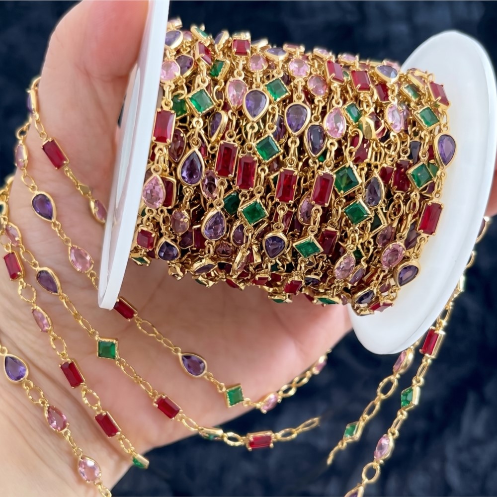 Pearl Trim Chain - سلسلة مجوهرات مستطيلة الشكل من حجر