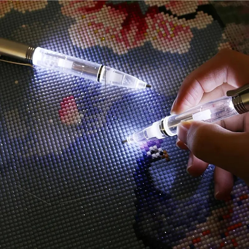 Embroidery Embellishments - قلم رسم بالألماس مع إضاءة LED،
